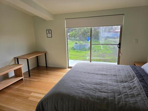 Ένα ή περισσότερα κρεβάτια σε δωμάτιο στο Urban Retreat near Hobart & Airport, Port Arthur