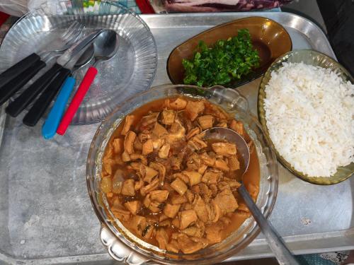 a table topped with a bowl of food and rice at Balneário cascata chalés in Tianguá