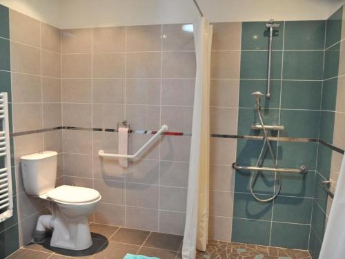 a bathroom with a toilet and a shower at Gîte rénové avec piscine, spa, et accès handicapés au cœur du Marais Breton - FR-1-426-280 in Soullans