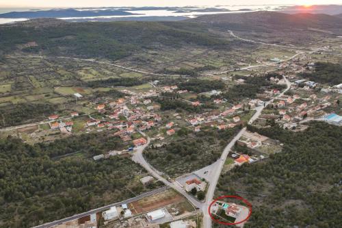 Family friendly house with a swimming pool Dubrava by Sibenik - Dubrava kod Sibenika, Sibenik - 24950