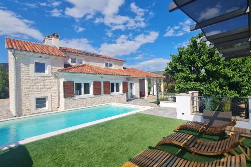 Family friendly house with a swimming pool Dubrava by Sibenik - Dubrava kod Sibenika, Sibenik - 24950