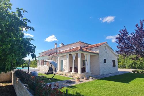 Family friendly house with a swimming pool Dubrava by Sibenik - Dubrava kod Sibenika, Sibenik - 24950