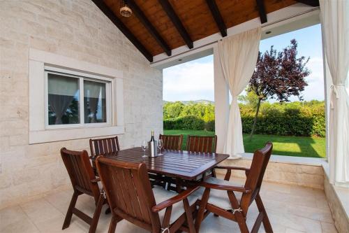 Family friendly house with a swimming pool Dubrava by Sibenik - Dubrava kod Sibenika, Sibenik - 24950