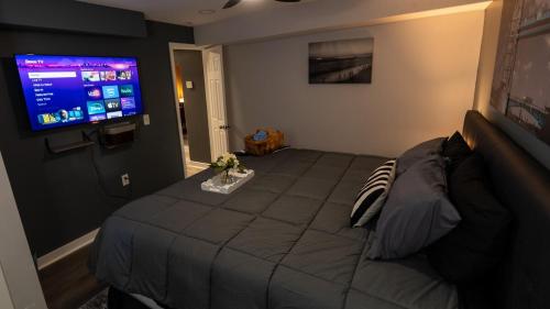 Postel nebo postele na pokoji v ubytování Stylish 4BR Haven Near AUC and Downtown ATL