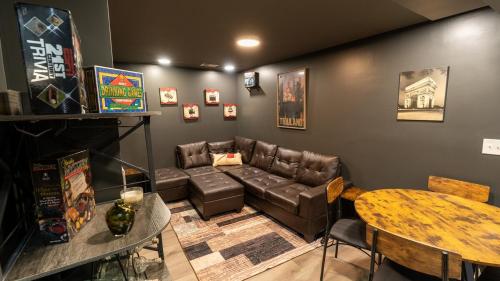 Posezení v ubytování Stylish 4BR Haven Near AUC and Downtown ATL