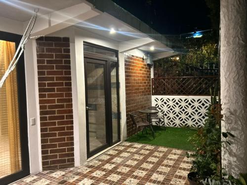 a patio with a table and a chair on a brick building at Casa Garden in San Pedro La Laguna