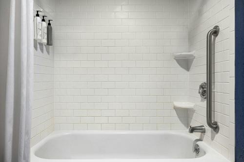 Koupelna v ubytování Fairfield Inn & Suites Hattiesburg / University