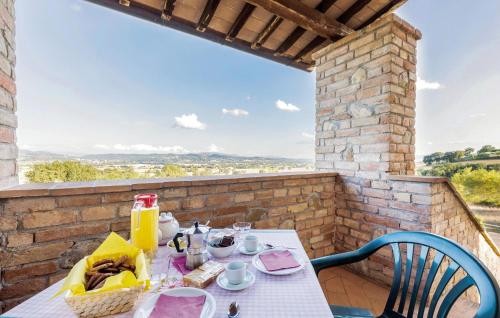 a table and chair on the balcony of a house at Seranna 4 in Papiano