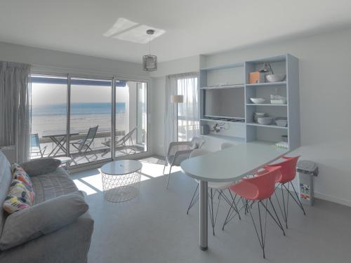 Appartement 2* face mer avec balcon et garage - Centre-ville Sables d'Olonne - FR-1-197-367