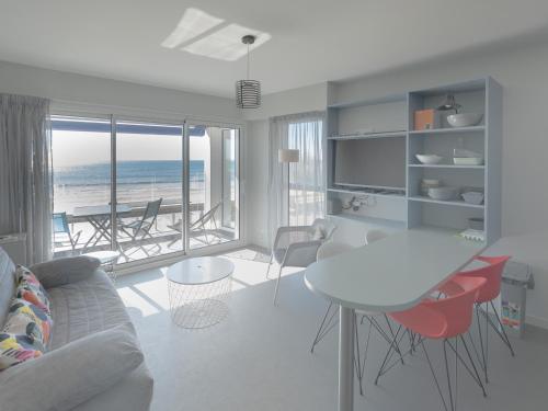 Appartement 2* face mer avec balcon et garage - Centre-ville Sables d'Olonne - FR-1-197-367