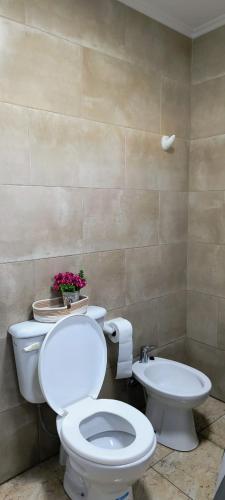 a bathroom with a toilet and a bidet at CasaMar in General Villegas