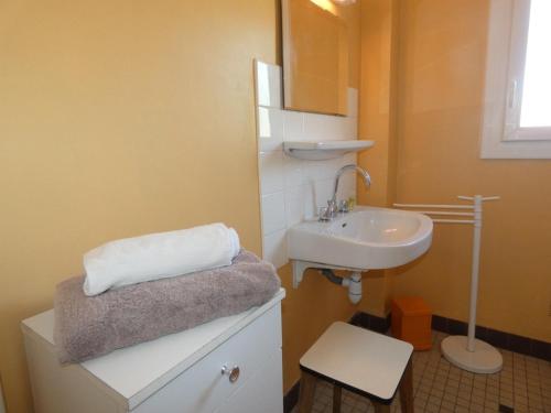a small bathroom with a sink and a sink at Notre-Dame-de-Monts (85) - Appartement de vacances 50m² environ - 4 personnes - FR-1-540-204 in Notre-Dame-de-Monts