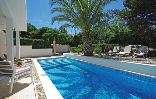 Amazing Apartment In Makarska
