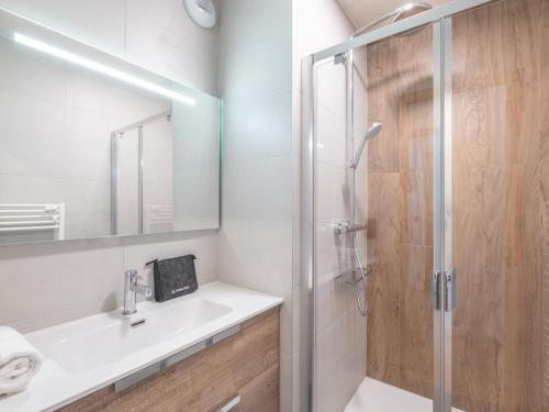 a bathroom with a shower and a sink and a mirror at Appartement skis aux pieds avec 8 couchages à l'Alpe d'Huez - FR-1-645-96 in L'Alpe-d'Huez