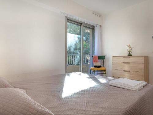 Appartement 2 pièces avec Terrasse - Plage à 50m - Climatisé - Proche Gare et Commerces