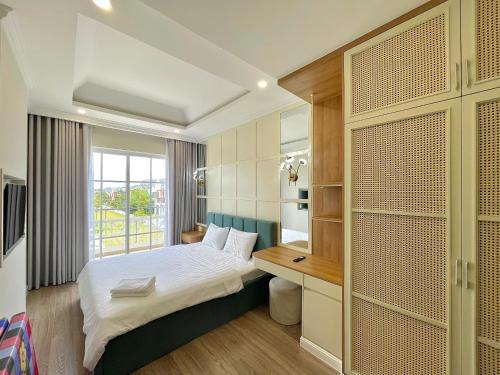 Postel nebo postele na pokoji v ubytování Villa 4 phòng ngủ - House