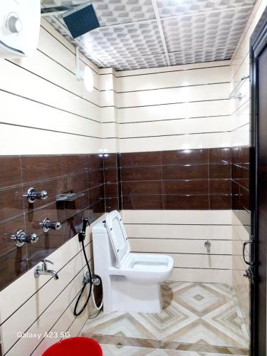 Ένα μπάνιο στο NEIL & NIAL Home Stay