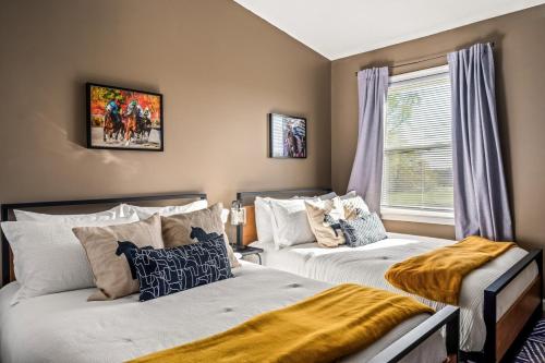 a bedroom with two beds and a window at Bourbon Blue - 8 min to Downtown Bardstown and Spacious! in Bardstown