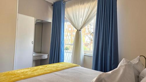 Postel nebo postele na pokoji v ubytování Secure Modern Ground floor 2Bedroom Apartment