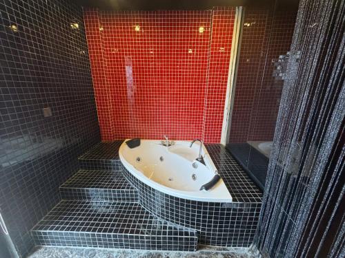 Koupelna v ubytování Golden Hotel