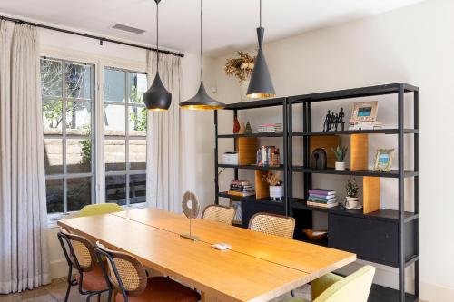 Fotografie z fotogalerie ubytování @ Marbella Lane - 4BR Mediterranean-style Home v destinaci Newport Beach