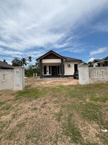 a house with a yard in front of it at D Bukit homestay in Ketereh