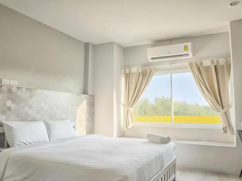 Postel nebo postele na pokoji v ubytování Kosit One Hotel