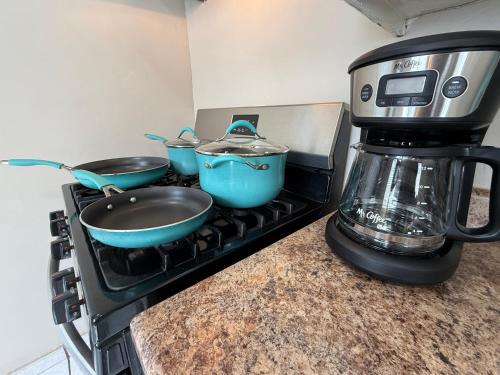 Kuchyň nebo kuchyňský kout v ubytování La Casa Contenta - Stylish Casita Near Downtown, Fort Bliss and Hospitals