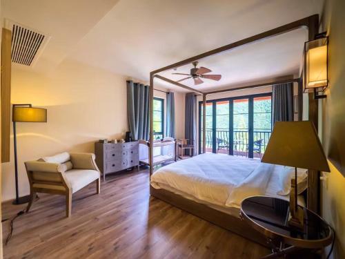 Postel nebo postele na pokoji v ubytování Moganshan Arcadia Resorts