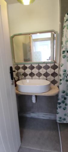 a bathroom with a sink and a mirror at Cheltenham town centre with parking space in Cheltenham