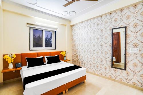 Postel nebo postele na pokoji v ubytování Super Townhouse Sector 121 Noida