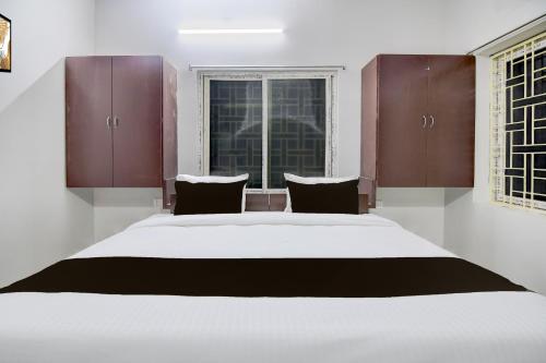 Ένα ή περισσότερα κρεβάτια σε δωμάτιο στο Hotel O Ayesha Palace