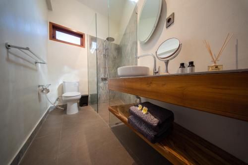 Koupelna v ubytování Gallery House at Semadi Living