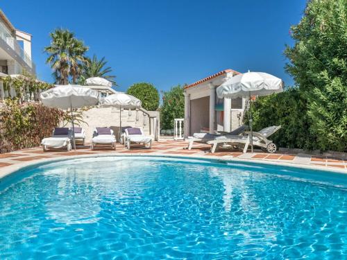 Luxury Villa with Jacuzzi in Les Issambres