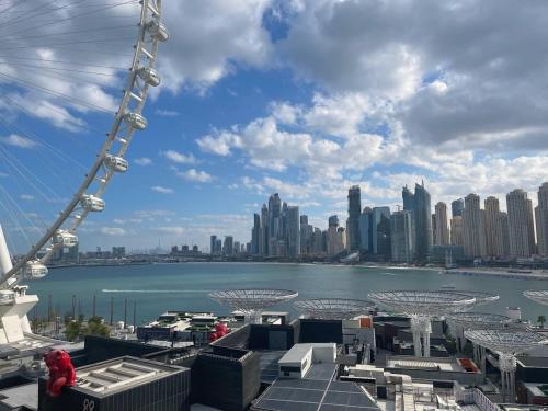 3BR Luxury Stay with Maid Room and Views of Ain Dubai & Sea