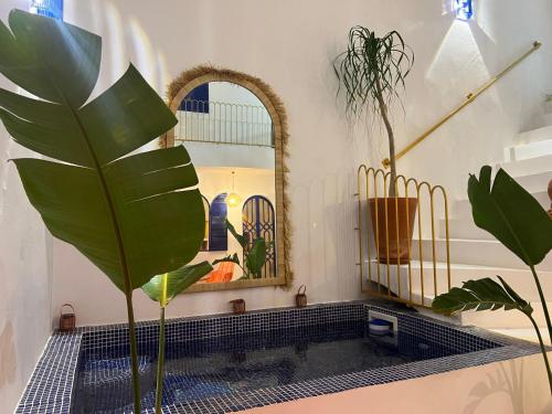 Φωτογραφία από το άλμπουμ του Riad house Lyabaïana,piscine climatisation, hammam, vue mer στην Ταγγέρη