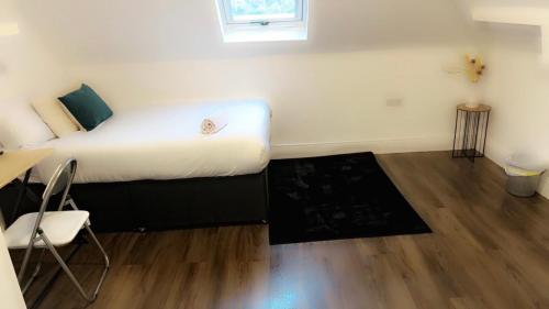 Ένα ή περισσότερα κρεβάτια σε δωμάτιο στο Cosy Ensuite Room