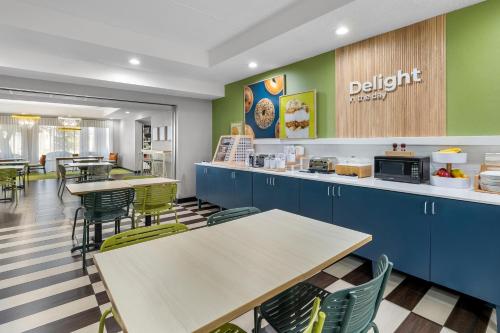 Un restaurant sau alt loc unde se poate mânca la Spark by Hilton Green Bay