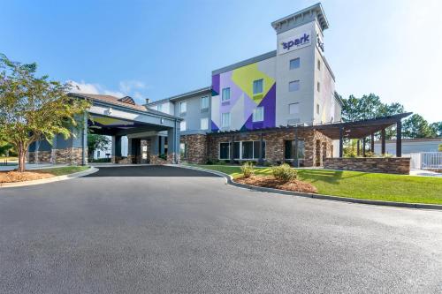 an empty road in front of a hotel at Spark by Hilton Dothan in Dothan