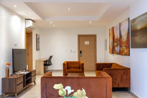 CasaNova Airport Suites