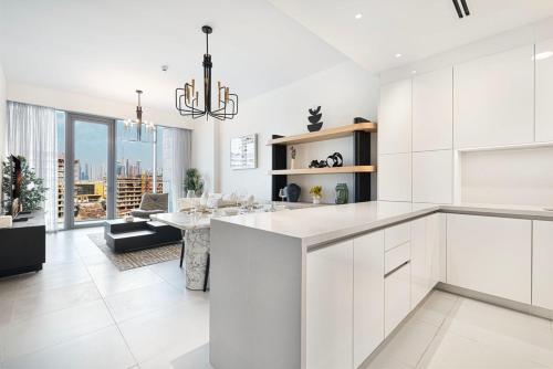 New Luxury Canalfront 2 Bedroom Apartment with Burj Views