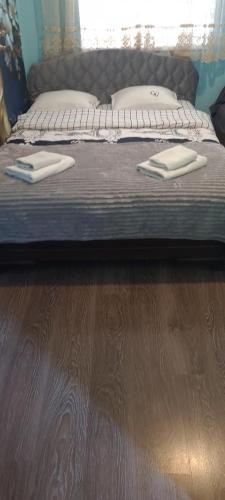 Una cama o camas en una habitación de Viktoriahotel