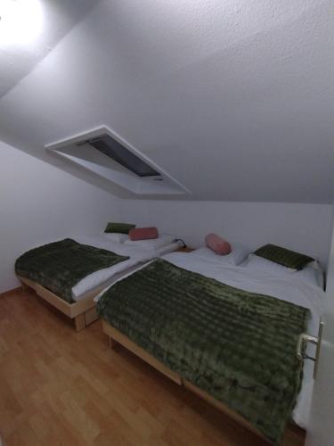 Postel nebo postele na pokoji v ubytování Lux-Apartment Böblingen