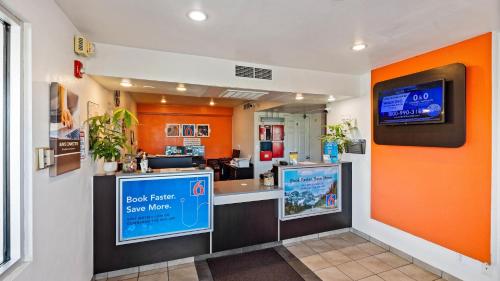 a fast food restaurant with a counter and a tv at Motel 6-Kalispell, MT in Kalispell