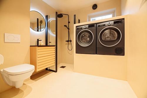 Ένα μπάνιο στο Reinebringen Trail House