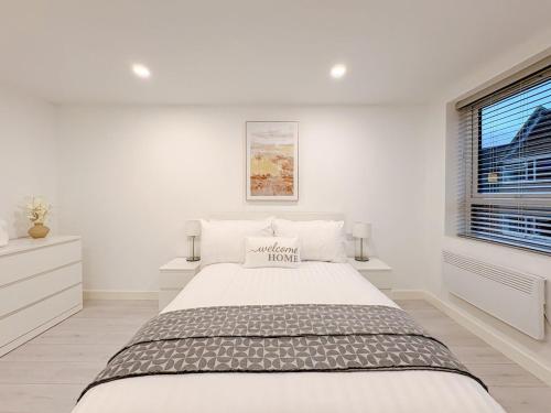 En eller flere senge i et værelse på St Faiths - City Centre Apartment