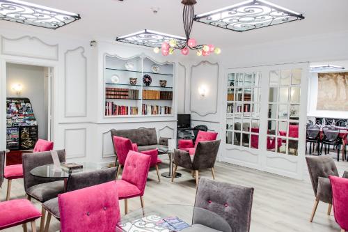 Gallery image of Kyriad Hotel Tours Centre in Tours