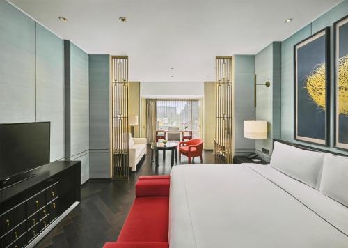 Postel nebo postele na pokoji v ubytování Waldorf Astoria Beijing