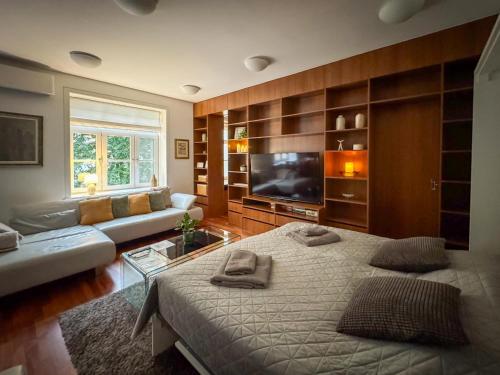 Apartment 29 Old Town, 2 Bathrooms, AC, Quiet