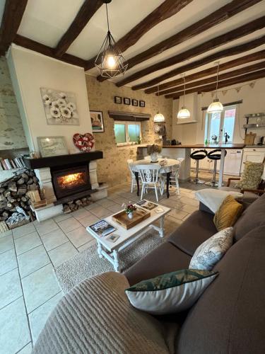 Posezení v ubytování Gîte du Rossignol à 5 minutes du Château de la Citardière et à 14 minutes du Château de Bourneau